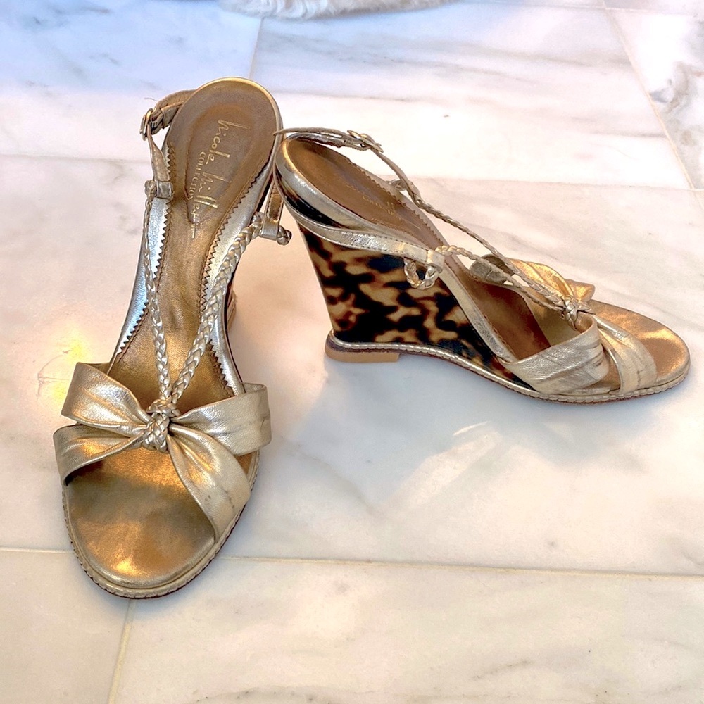 Nicole Miller Wedges✨